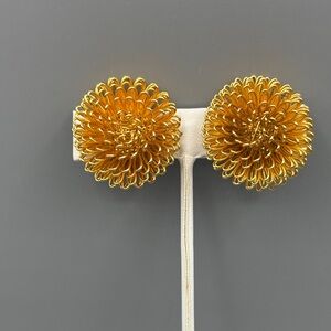 Goldtone Dimensional Floral Earrings JP315 2/$20